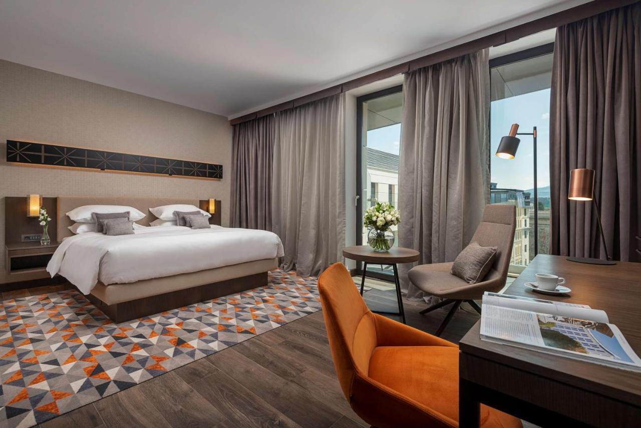 Hyatt Regency Hotel 5*